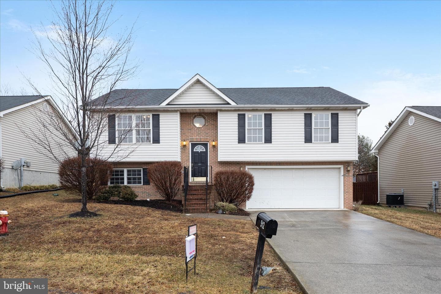 512 Ford Circle photo 2