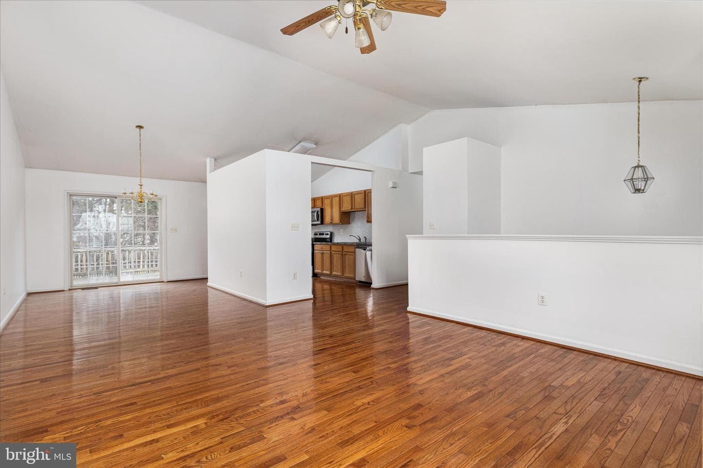 512 Ford Circle photo 7