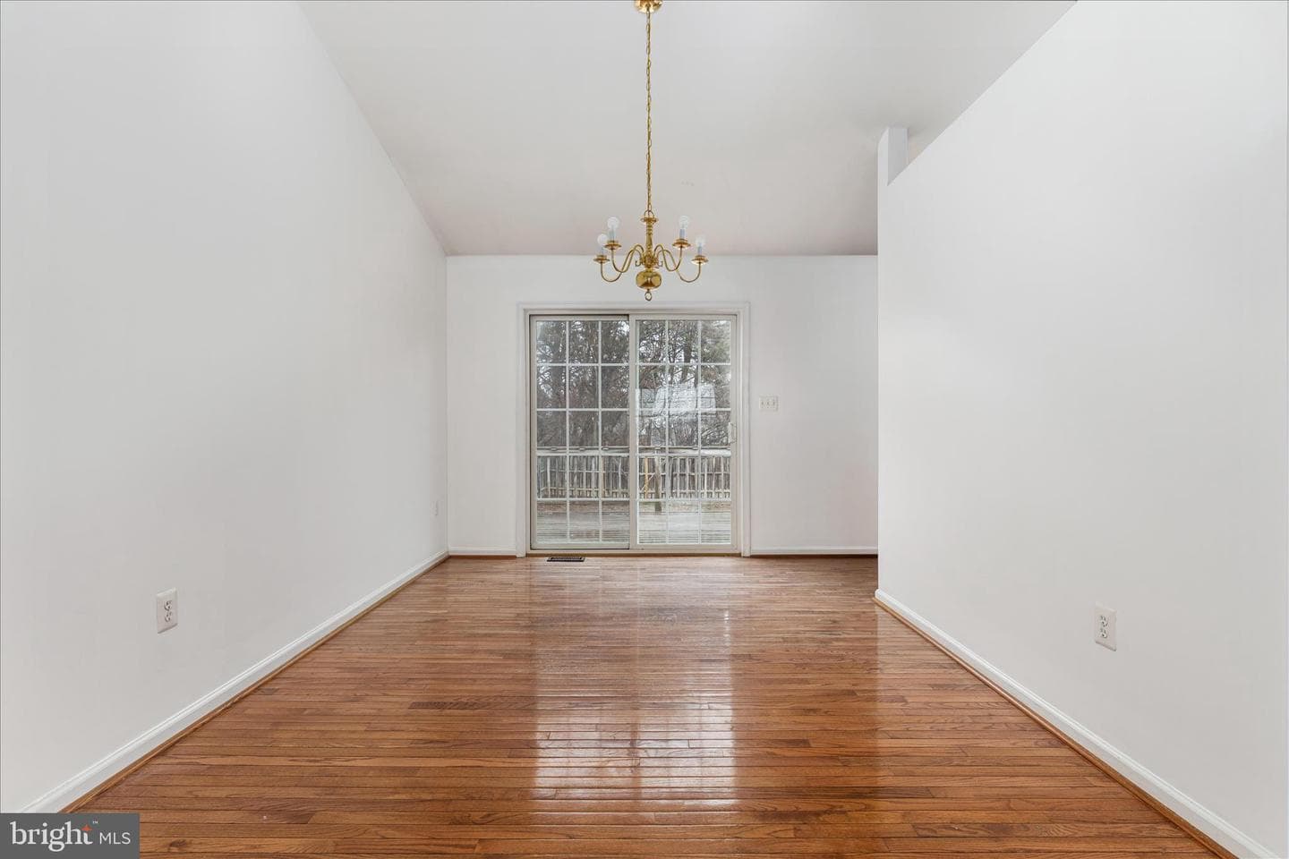 512 Ford Circle photo 8