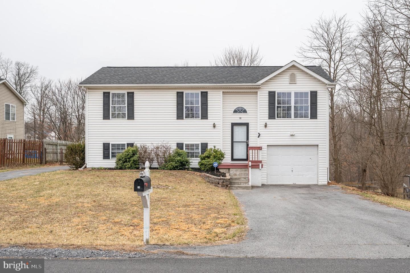 18 Veterans Way photo 2