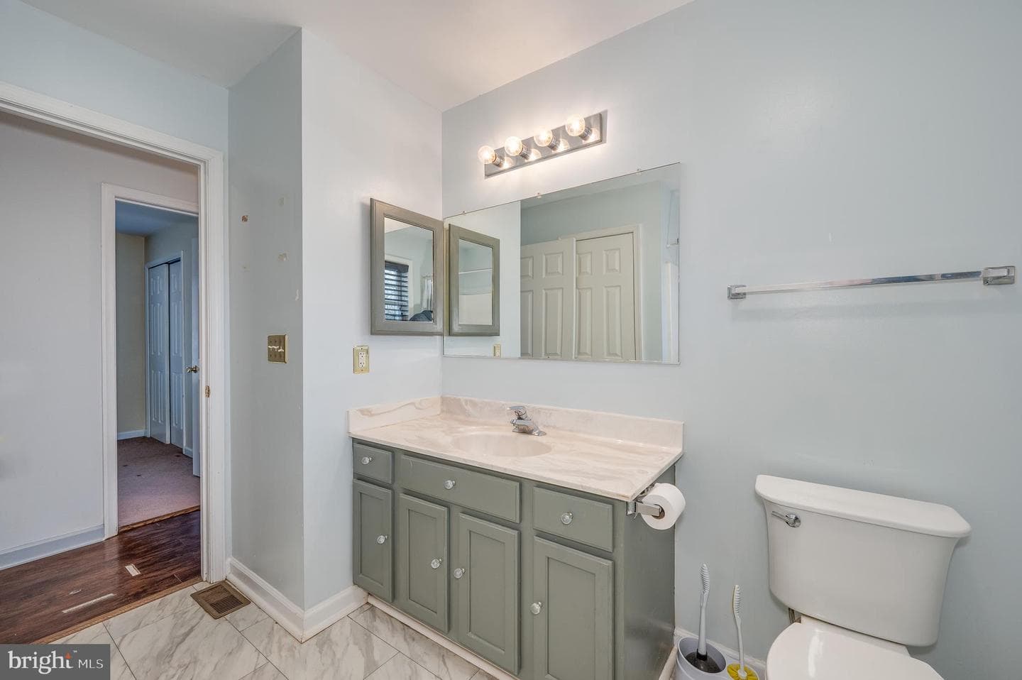 18 Veterans Way photo 36