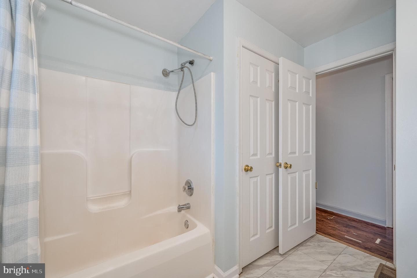 18 Veterans Way photo 37