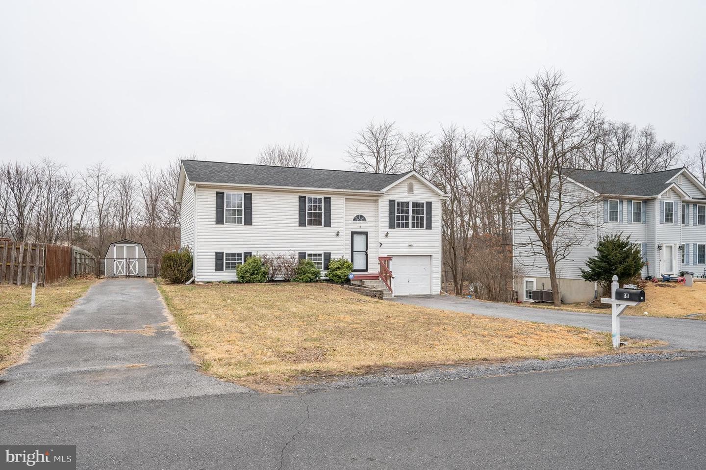 18 Veterans Way photo 4