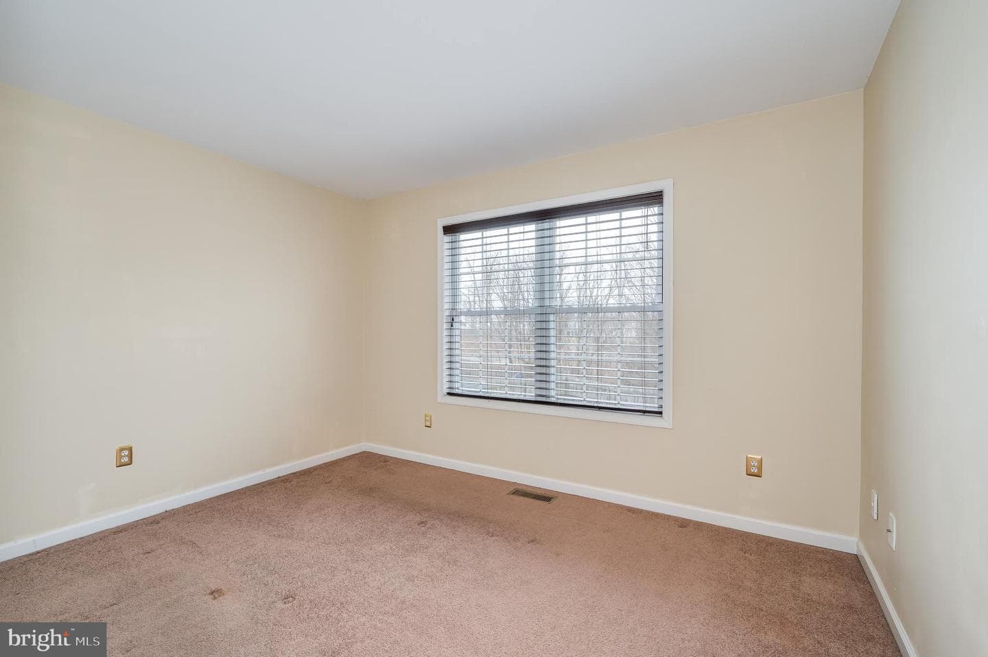 18 Veterans Way photo 40