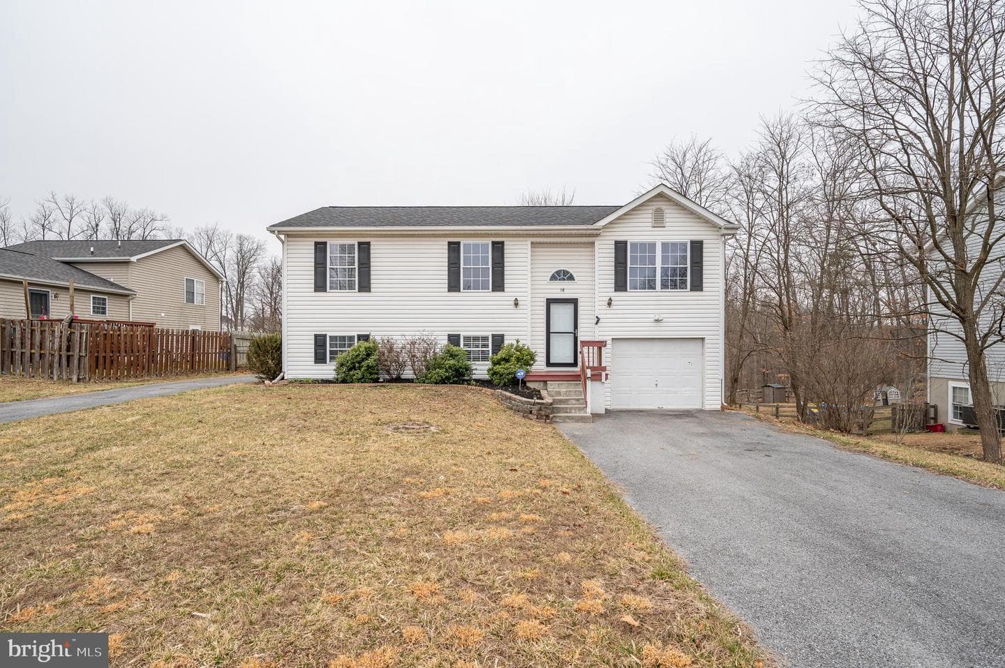 18 Veterans Way photo 6