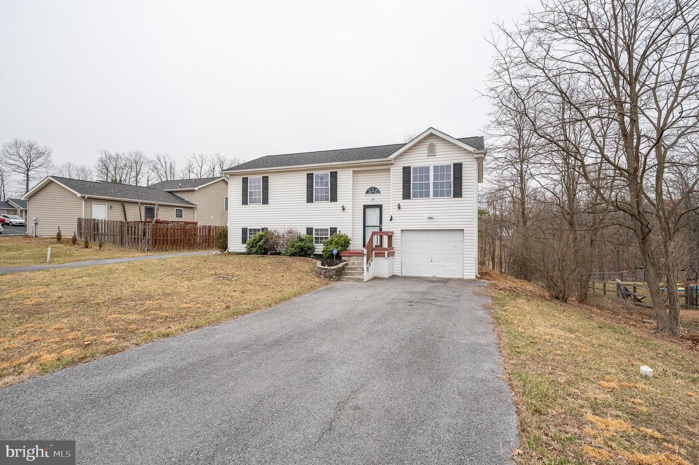 18 Veterans Way photo 7