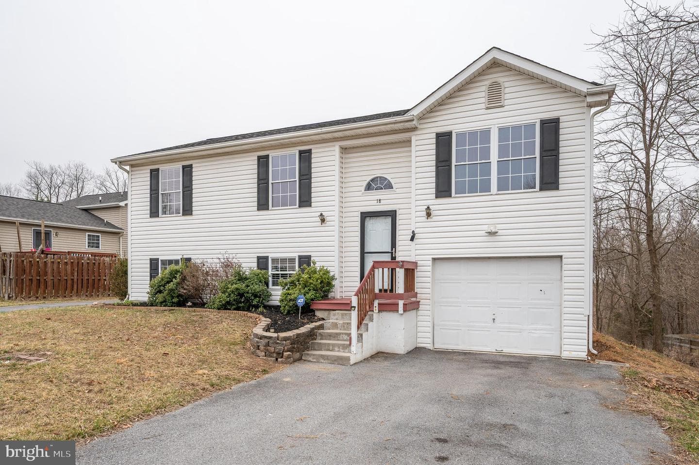 18 Veterans Way photo 8