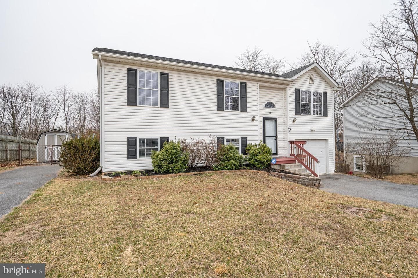18 Veterans Way photo 9