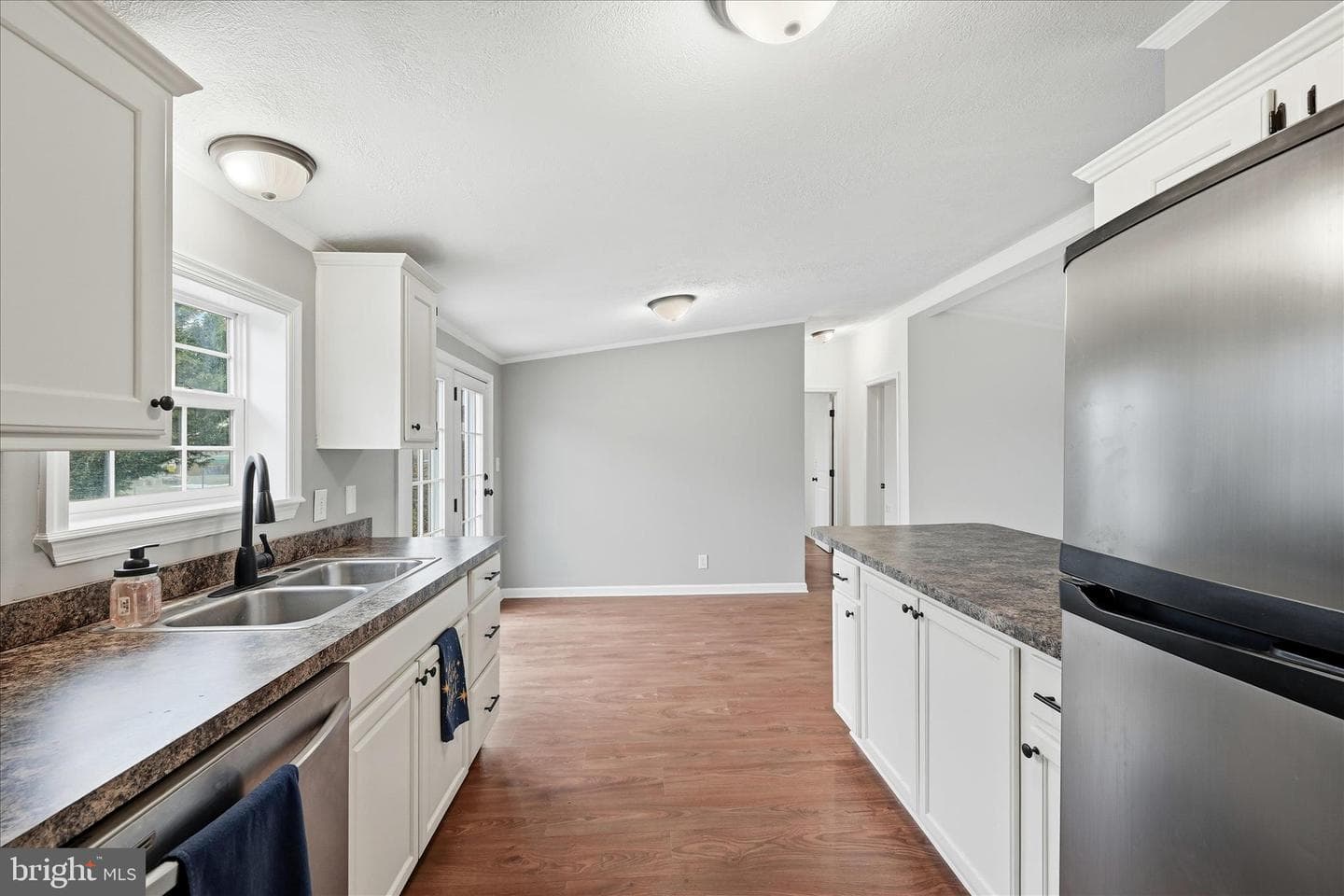 1068 Teal Road N photo 17
