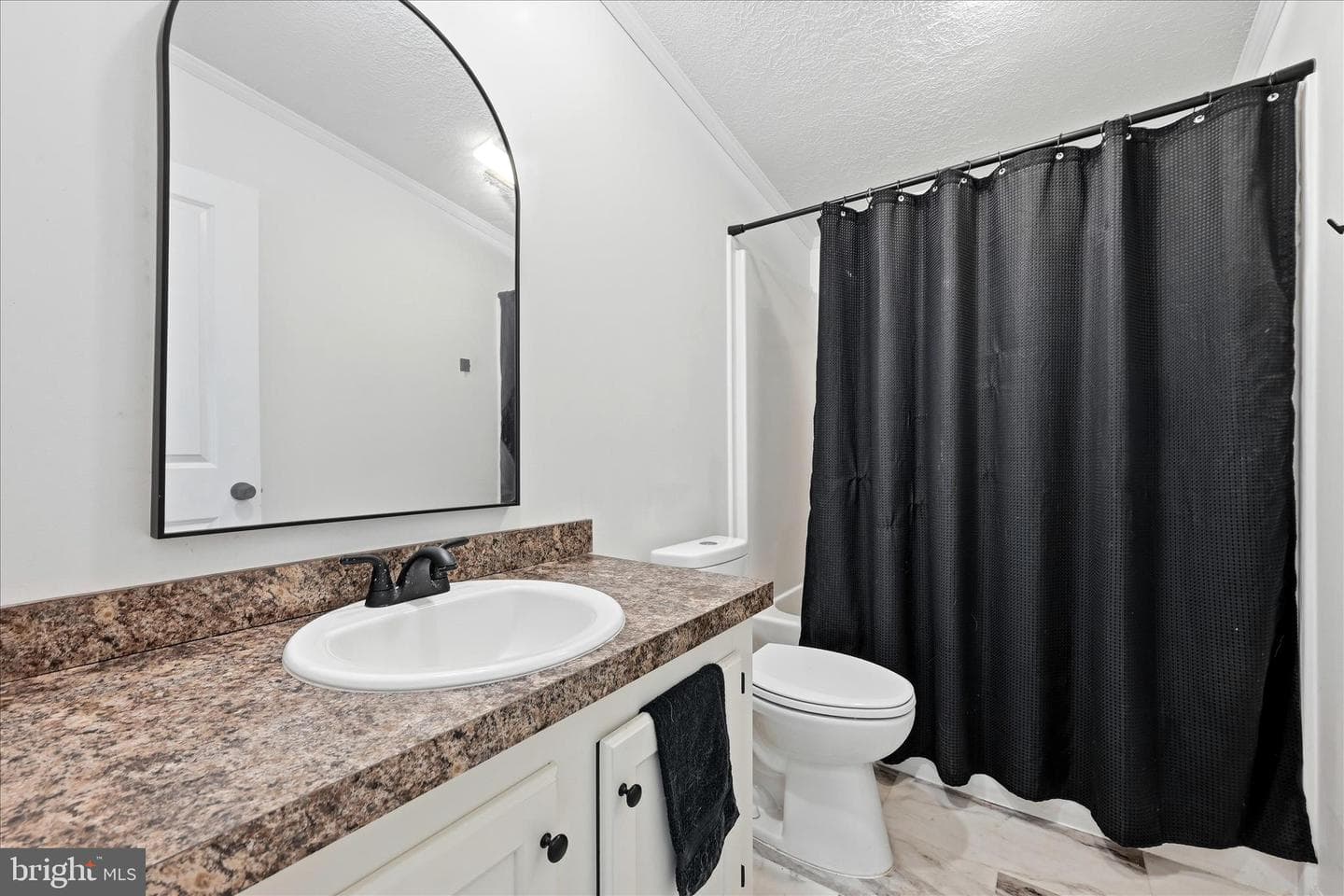 1068 Teal Road N photo 18