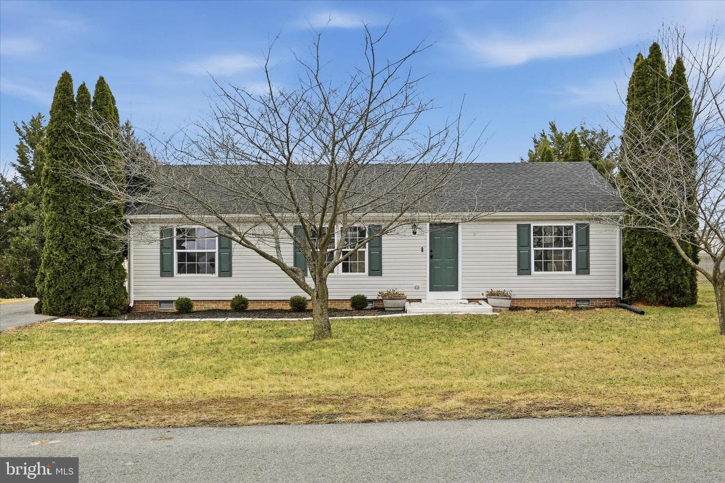 1068 Teal Road N photo 2