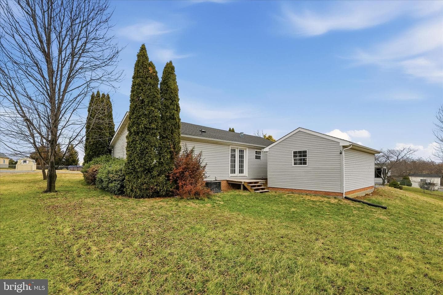 1068 Teal Road N photo 29