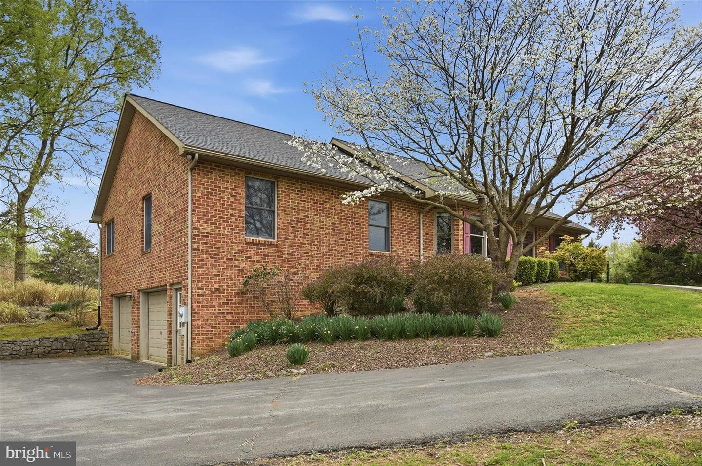 238 Comstock Drive photo 2