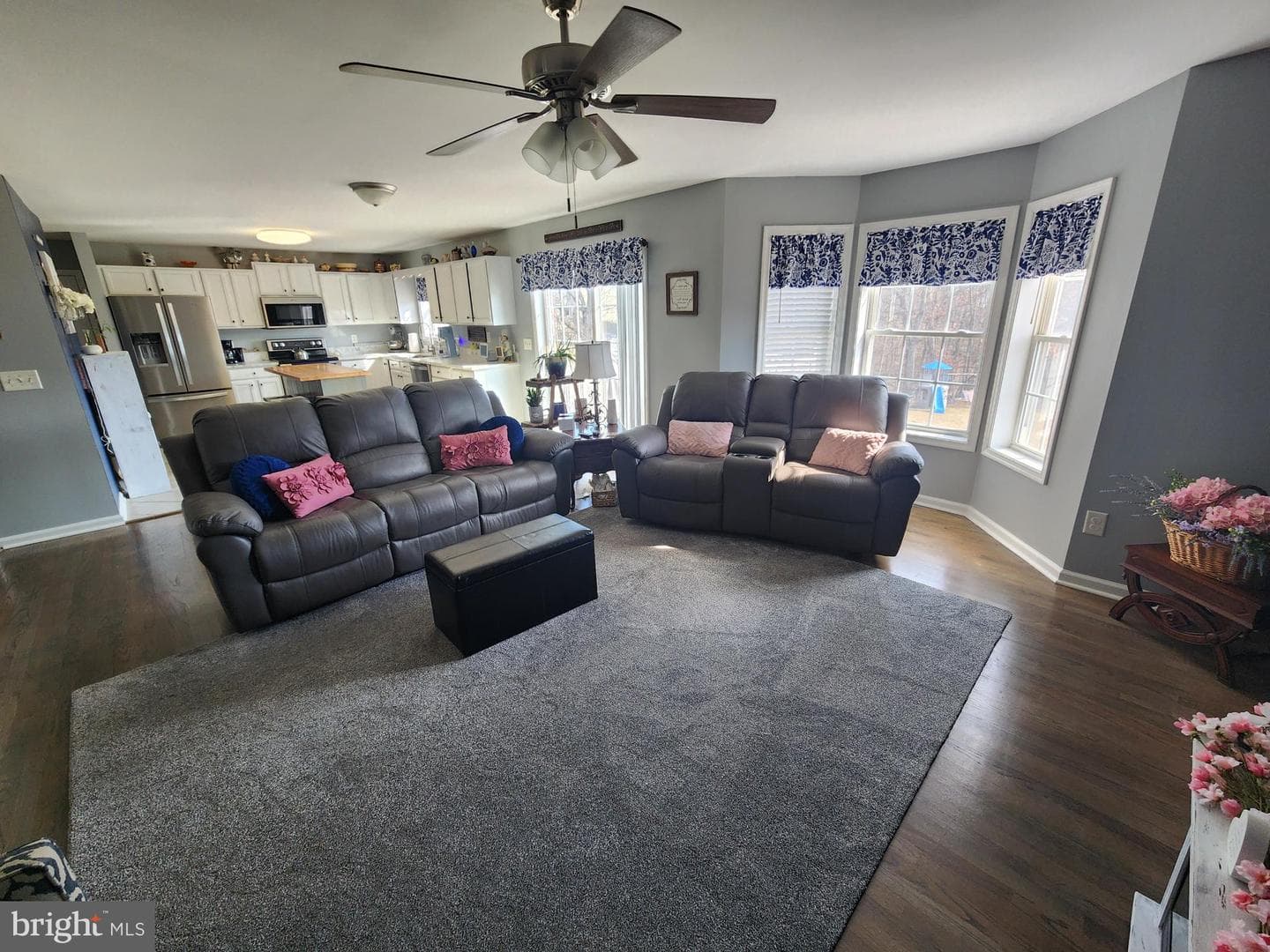 185 Embassy Court photo 14