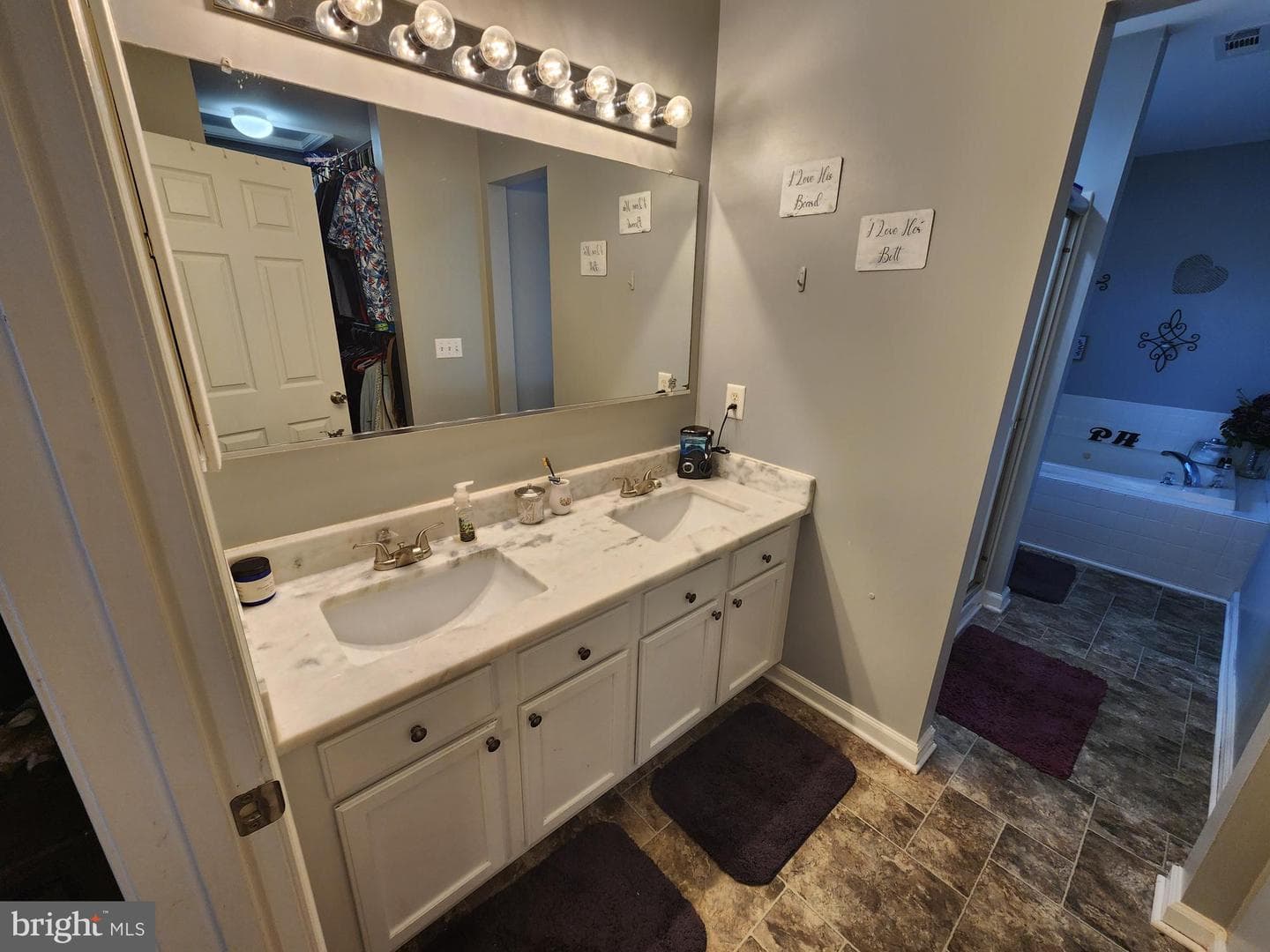 185 Embassy Court photo 20