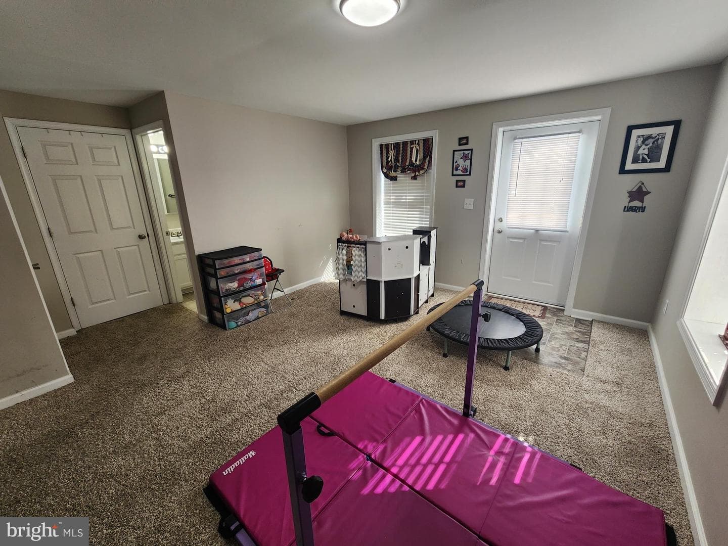 185 Embassy Court photo 32