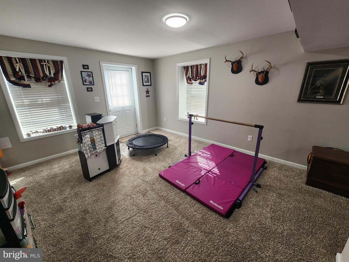 185 Embassy Court photo 33
