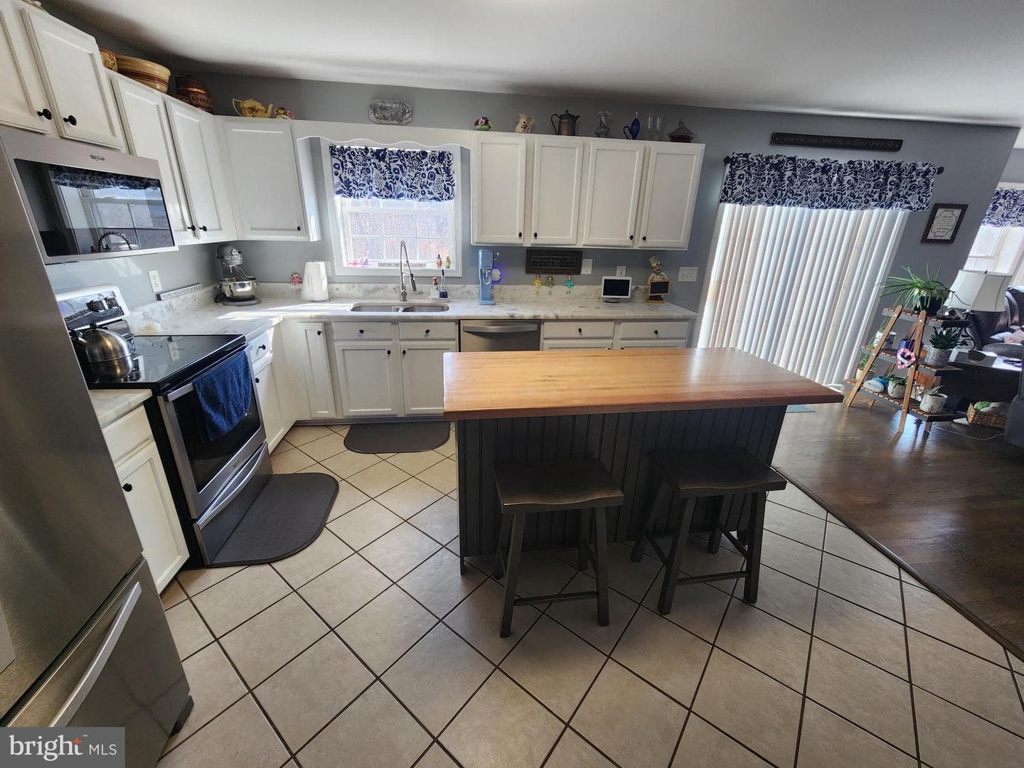 185 Embassy Court photo 8