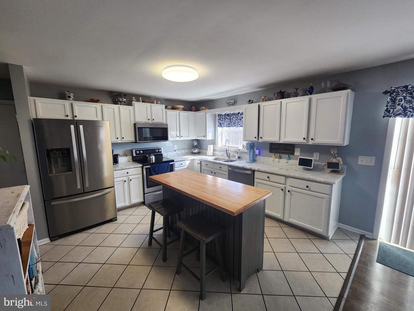 185 Embassy Court photo 9