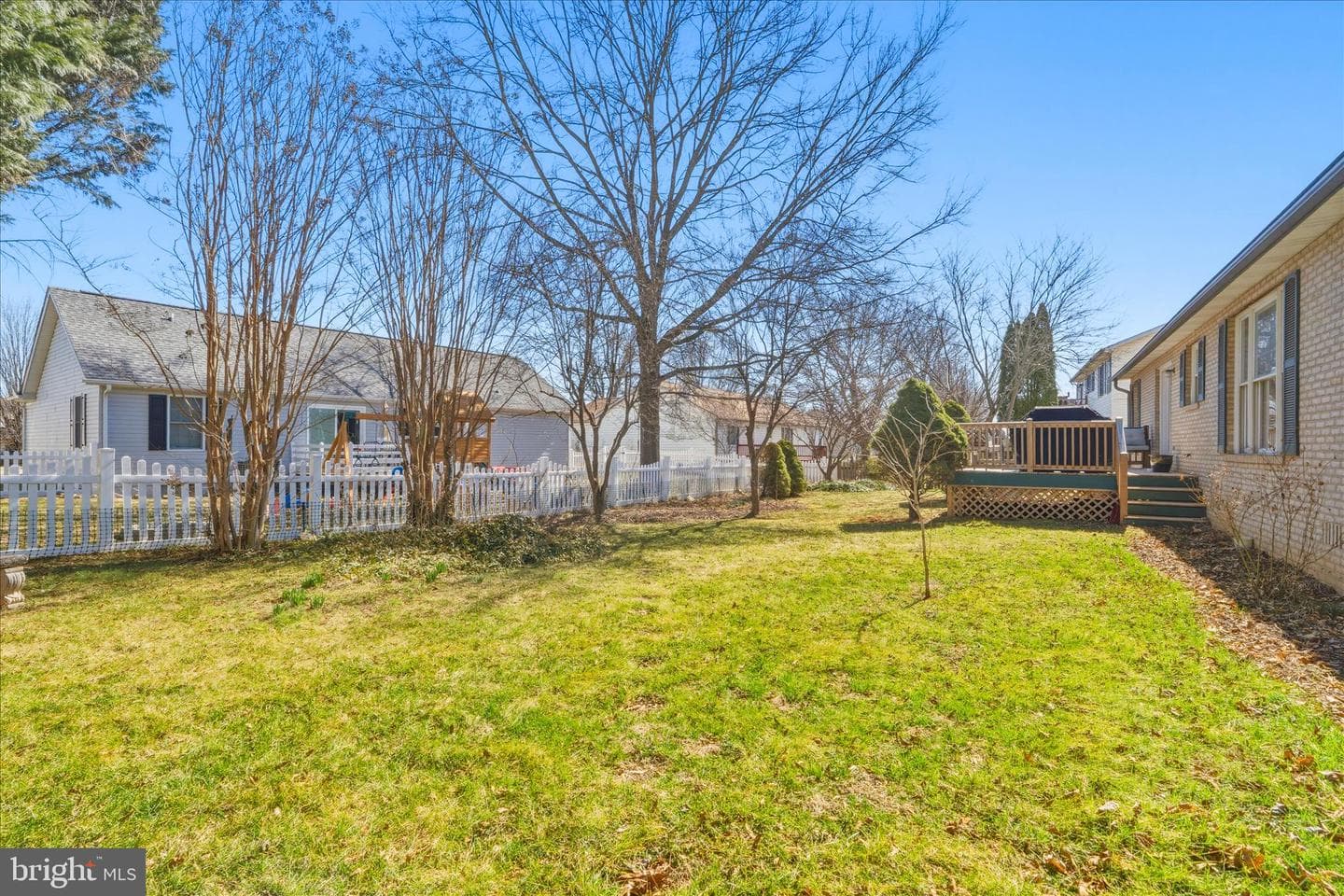 51 Pembroke Lane photo 33