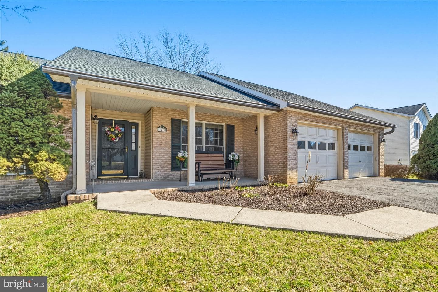 51 Pembroke Lane photo 4