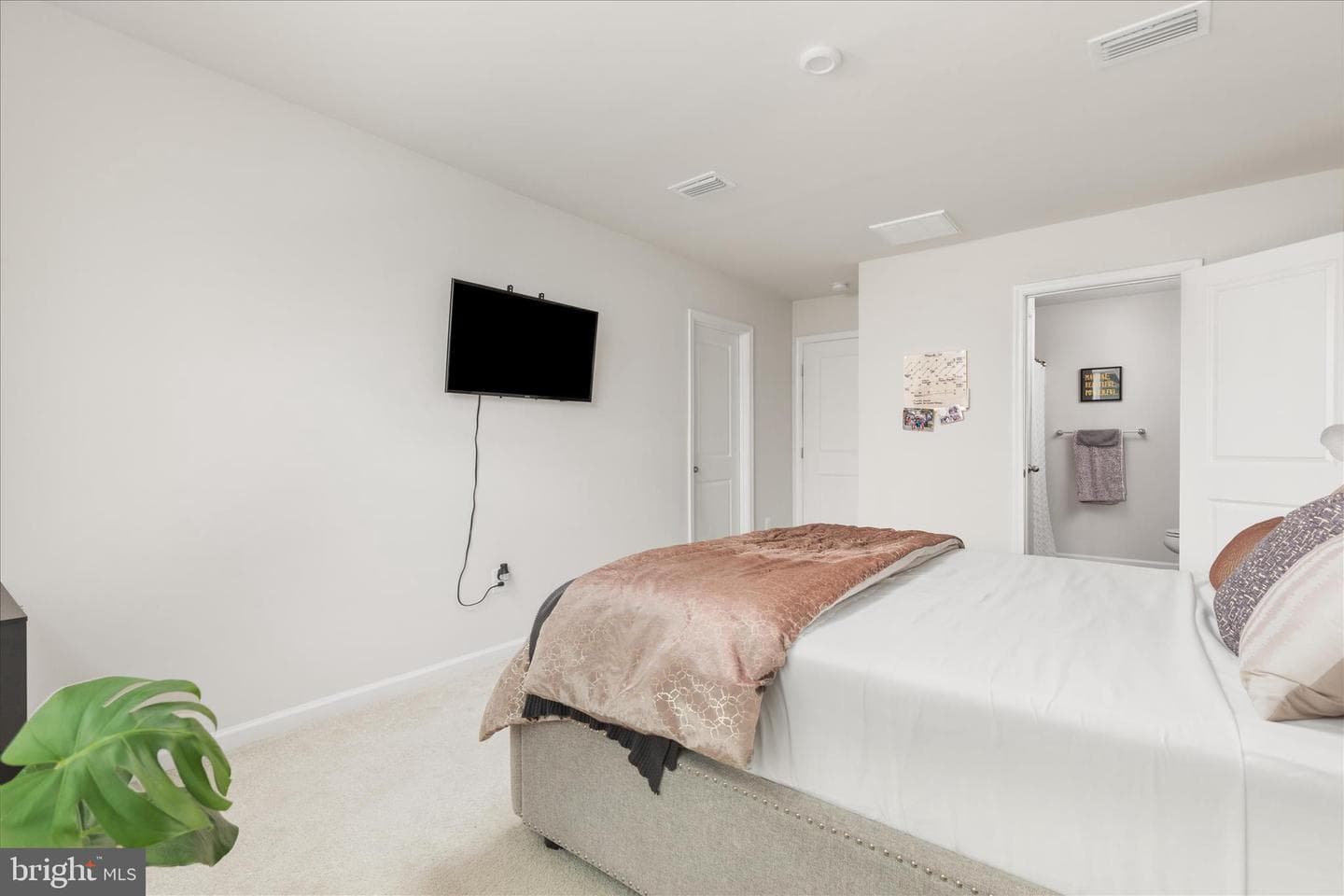 130 Calais Place photo 31