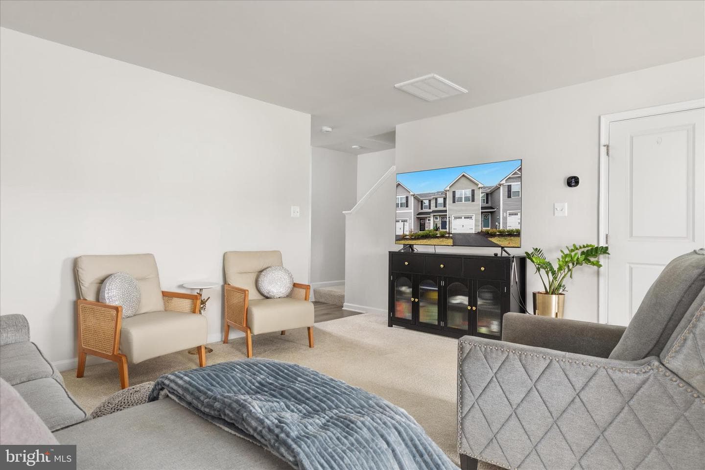 130 Calais Place photo 9