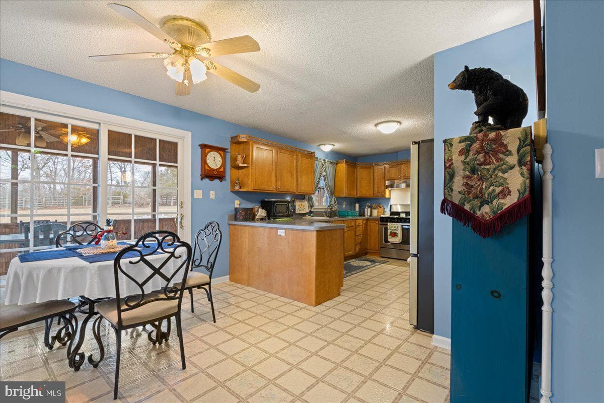 462 Camelot Boulevard photo 10