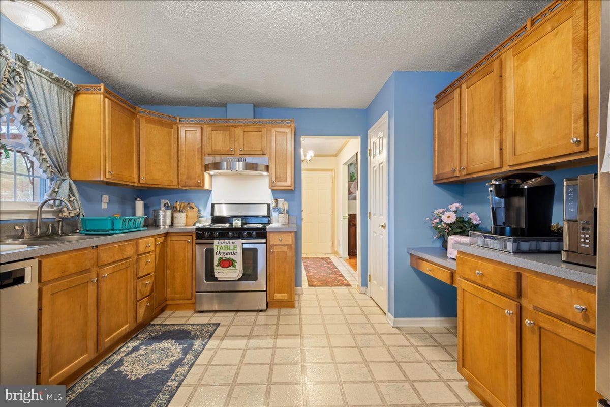 462 Camelot Boulevard photo 14