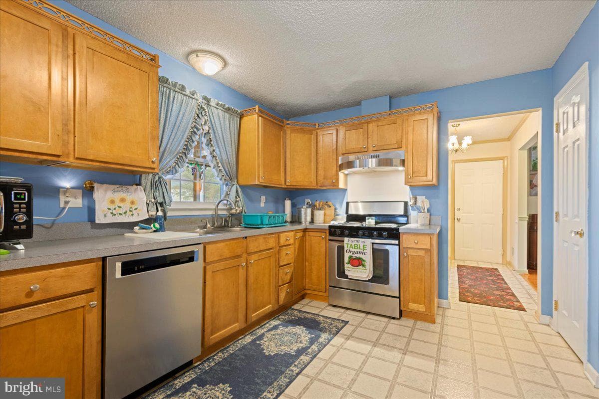 462 Camelot Boulevard photo 15