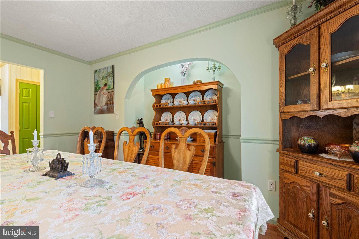 462 Camelot Boulevard photo 21