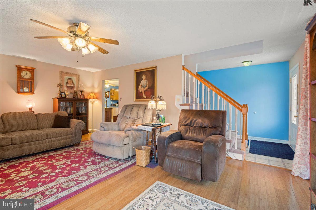 462 Camelot Boulevard photo 4