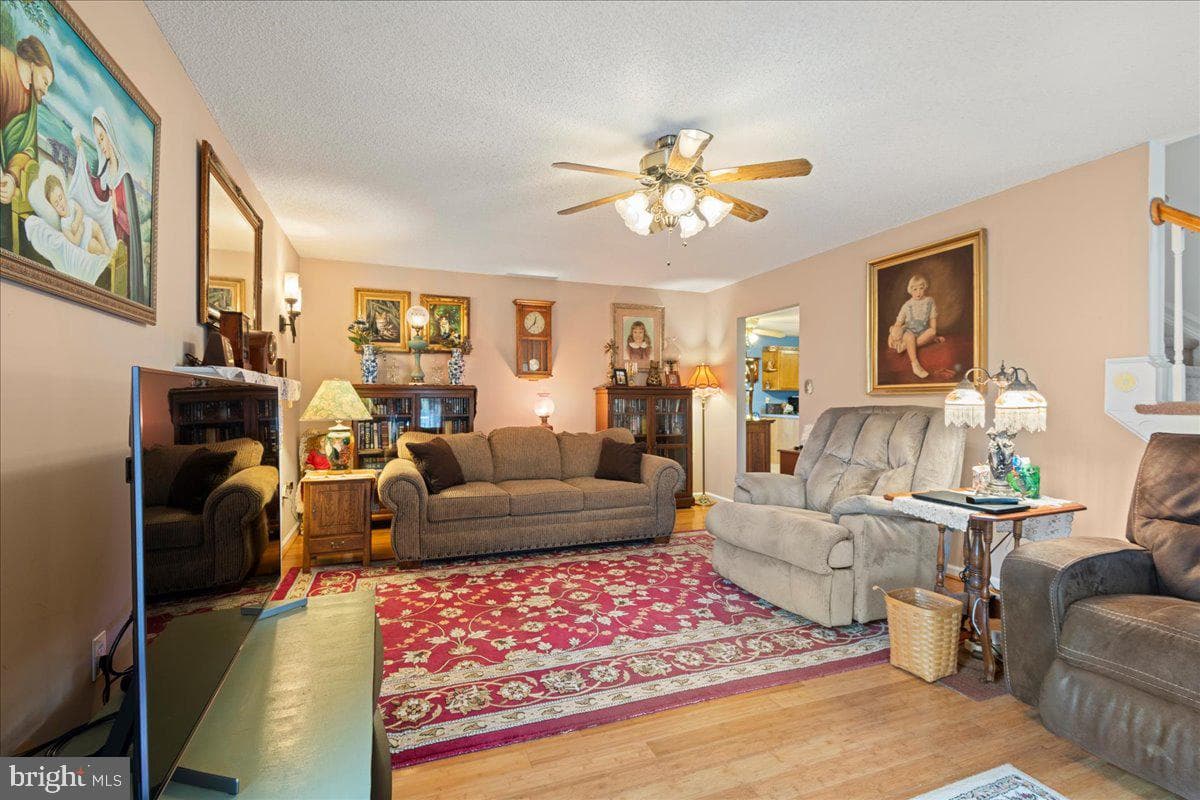 462 Camelot Boulevard photo 5