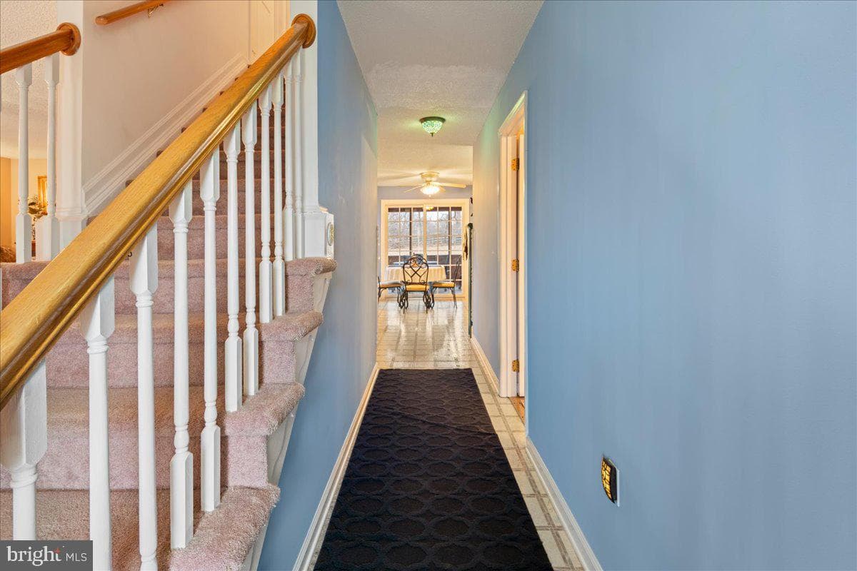 462 Camelot Boulevard photo 8