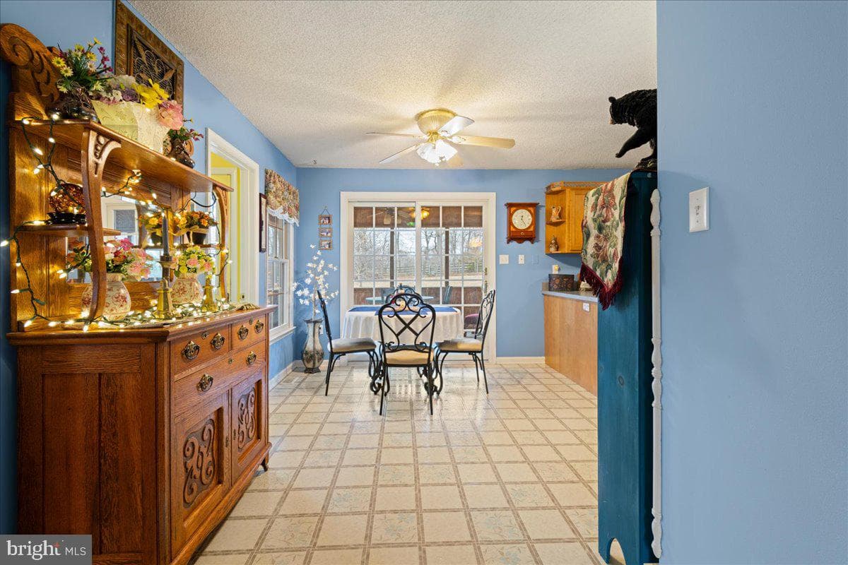 462 Camelot Boulevard photo 9