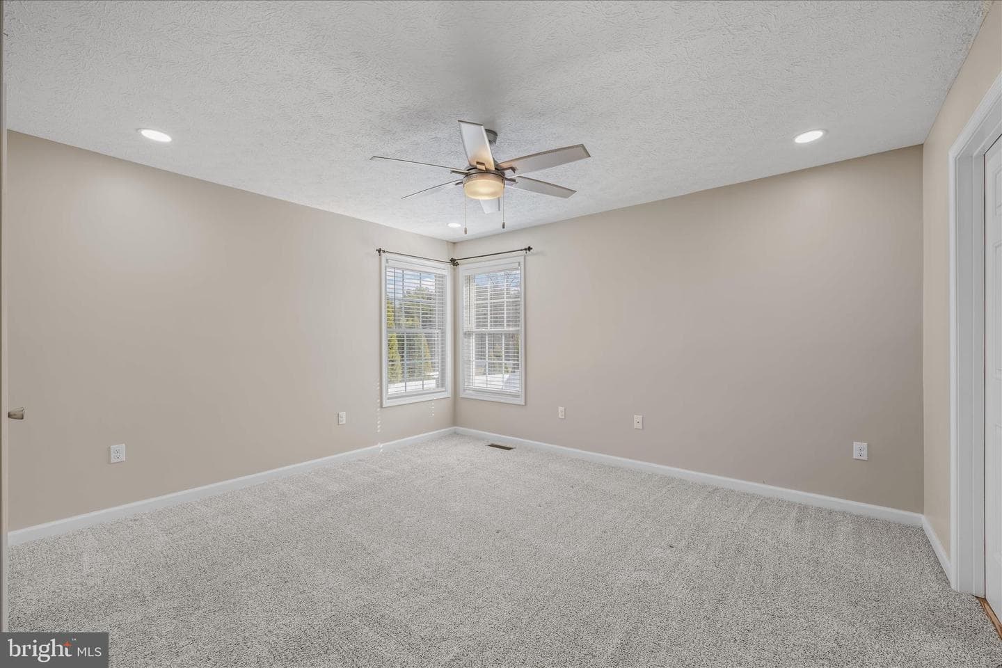 472 Ives Street photo 13