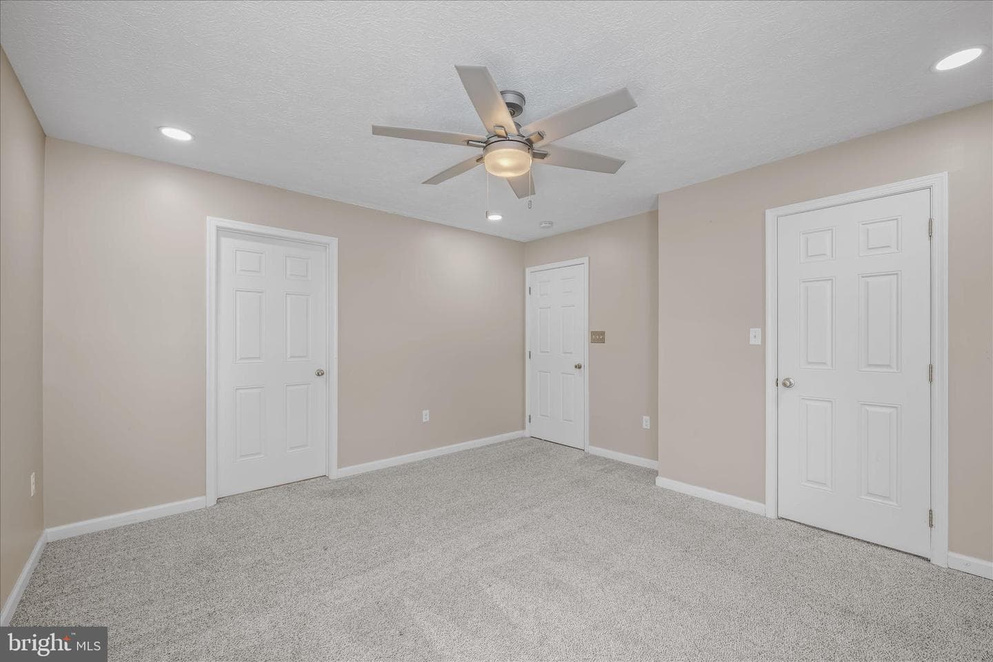 472 Ives Street photo 14
