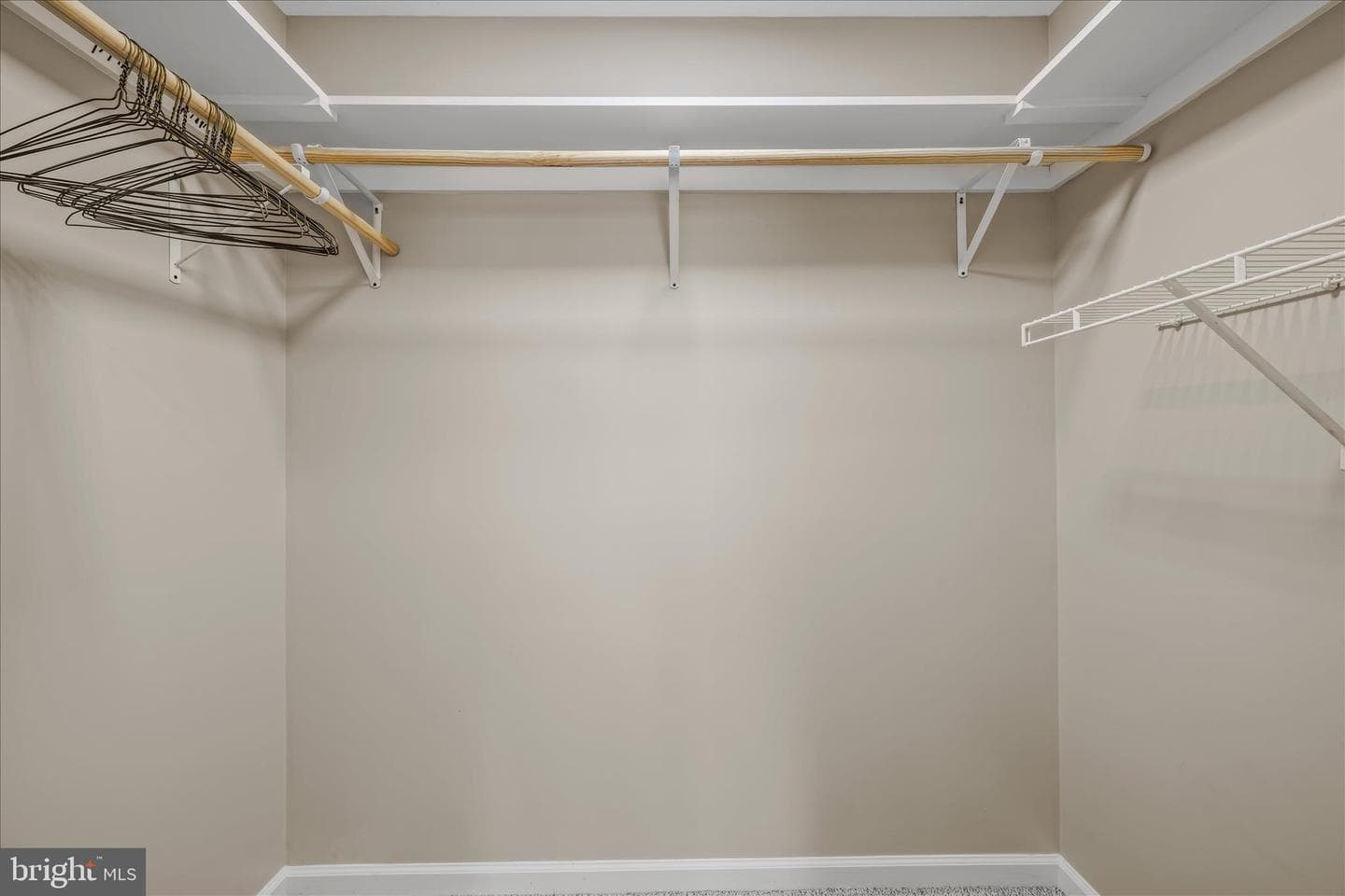 472 Ives Street photo 16
