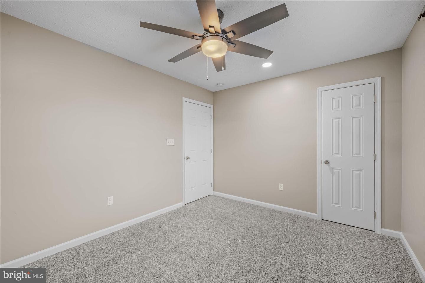 472 Ives Street photo 18