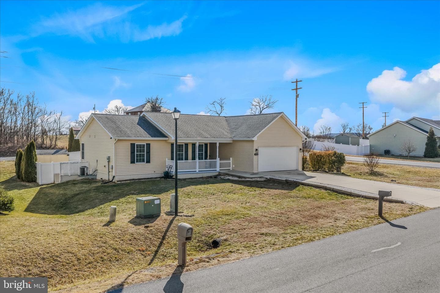 472 Ives Street photo 2