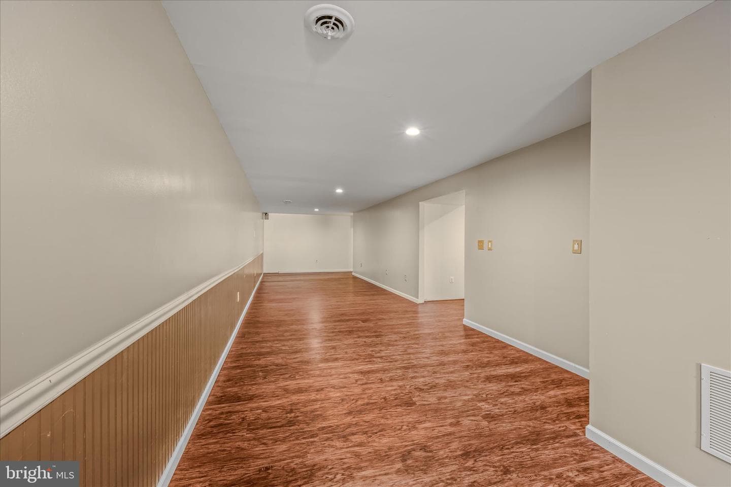 472 Ives Street photo 23