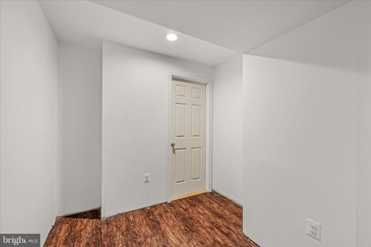 472 Ives Street photo 24