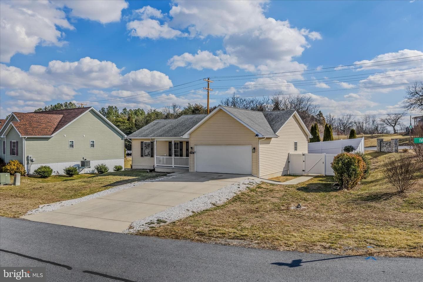 472 Ives Street photo 3