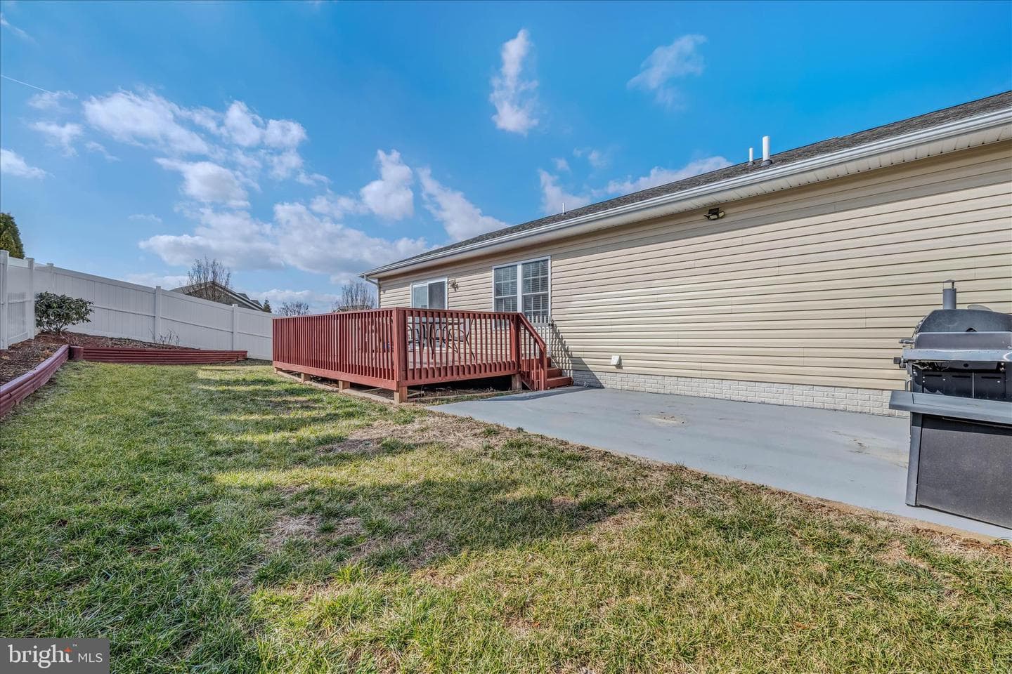 472 Ives Street photo 33