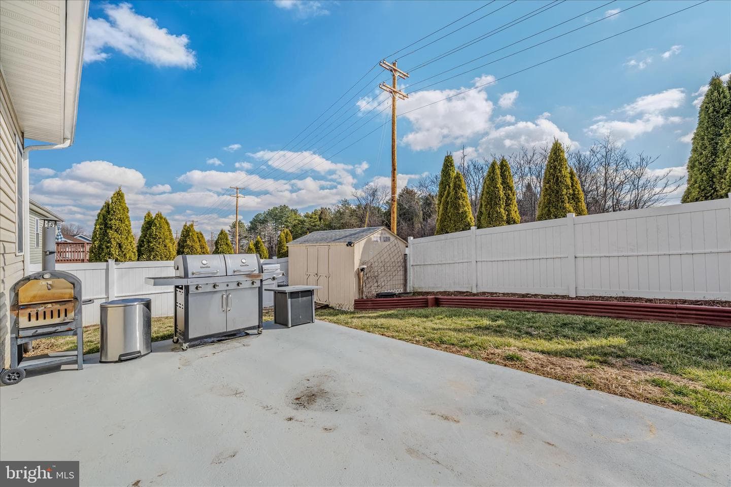 472 Ives Street photo 34