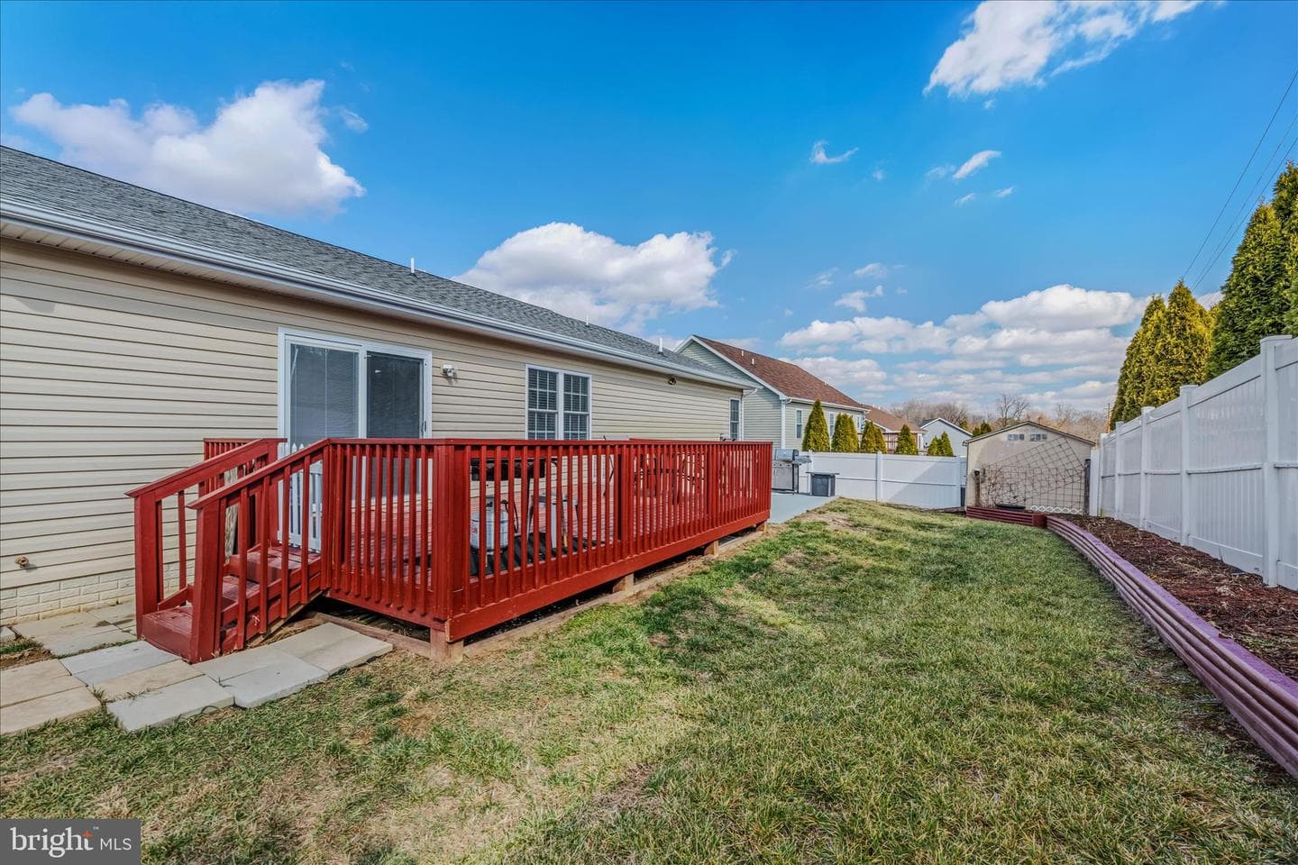 472 Ives Street photo 35