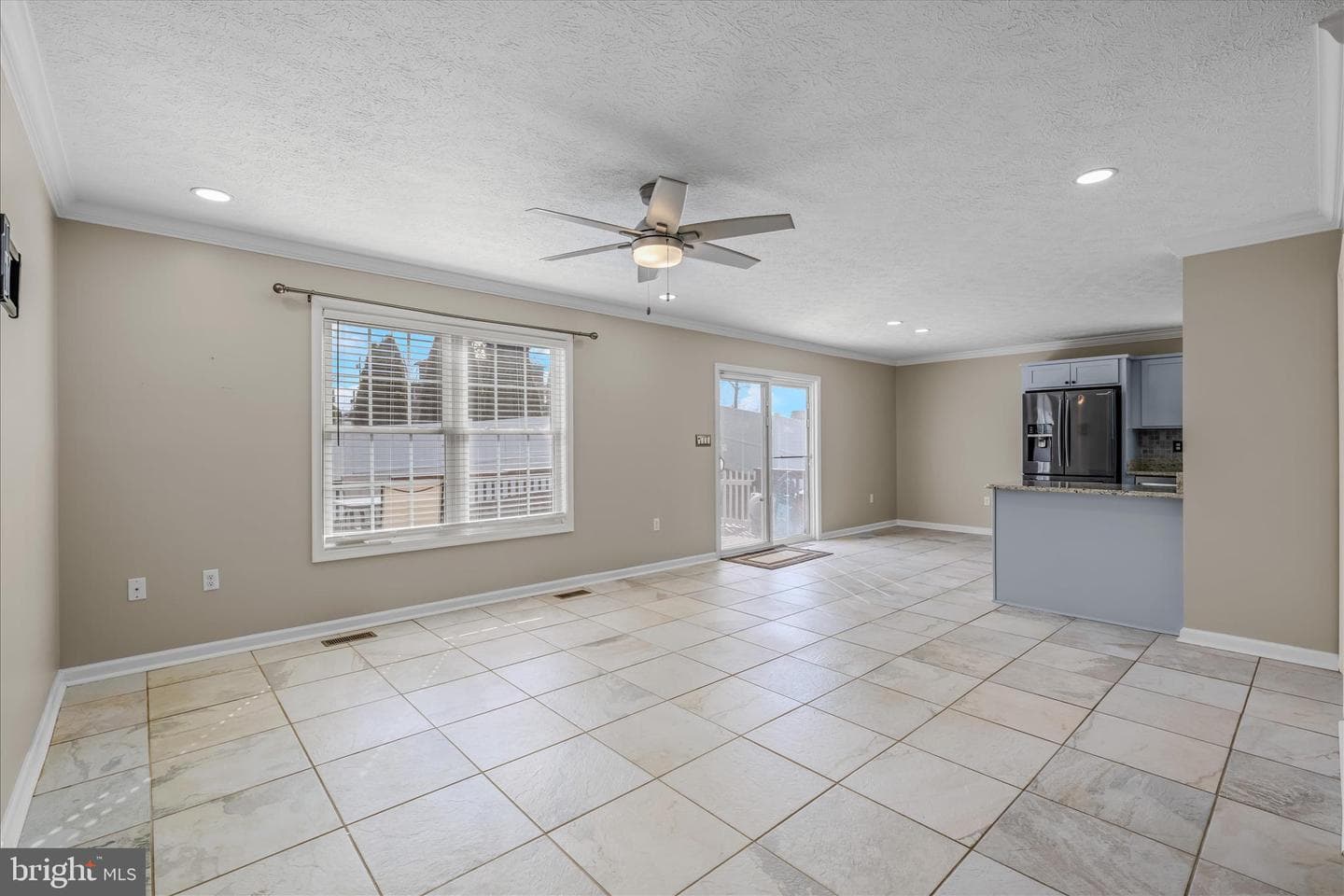 472 Ives Street photo 5