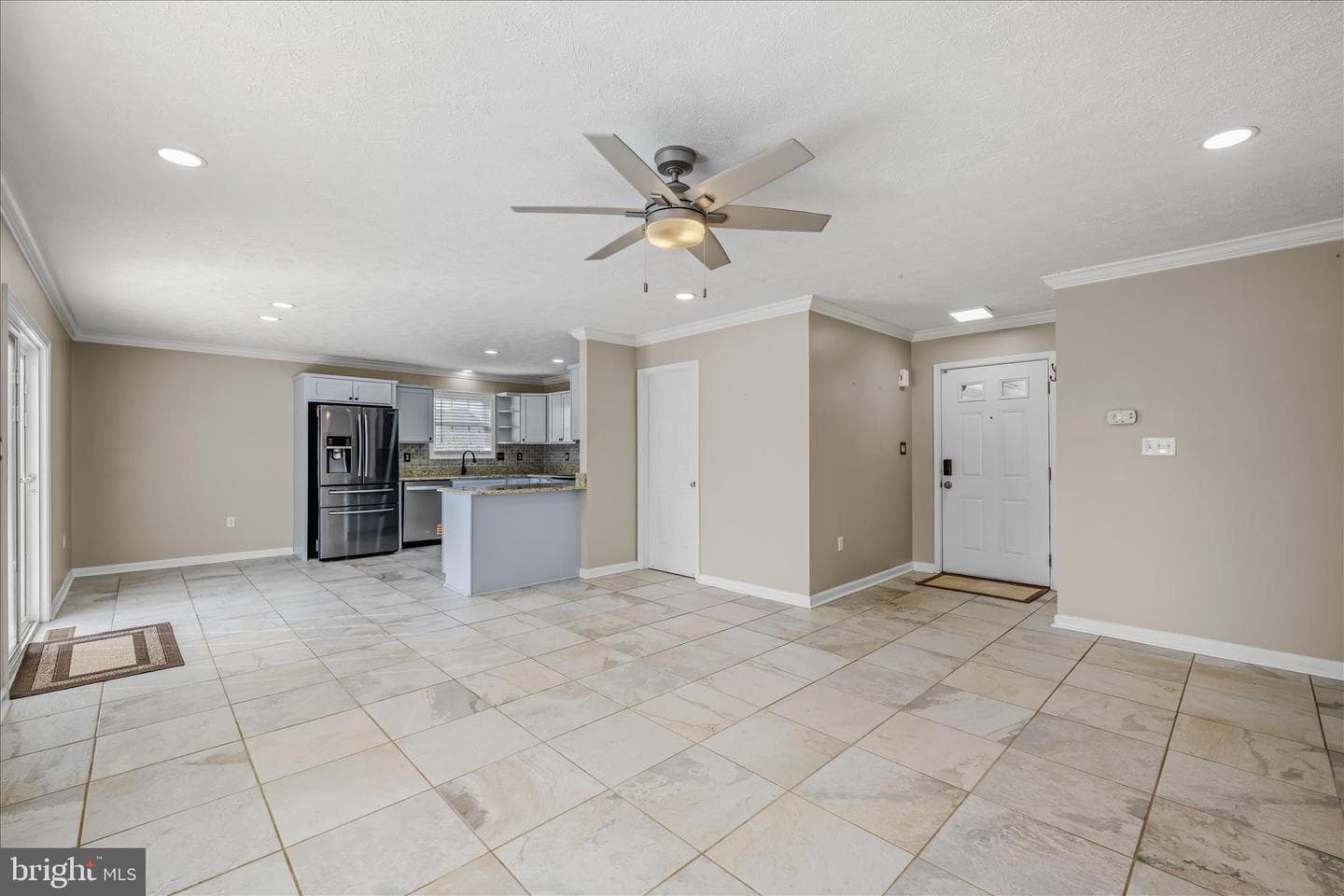 472 Ives Street photo 7