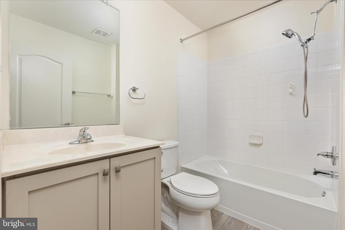 250 Stager Avenue photo 17