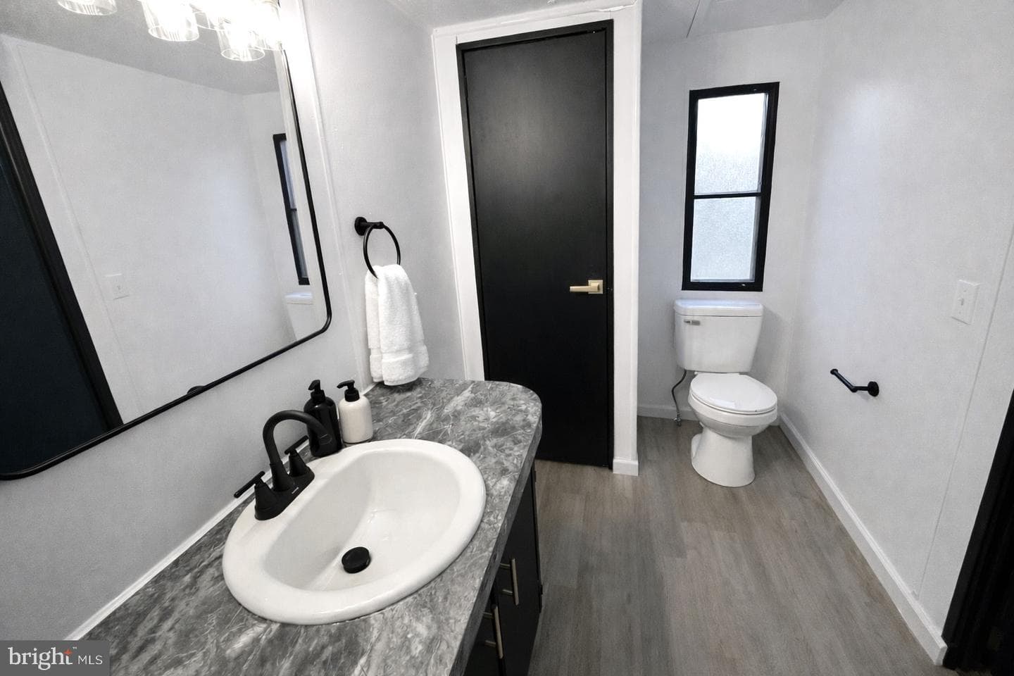 95 Hamilton Court photo 14